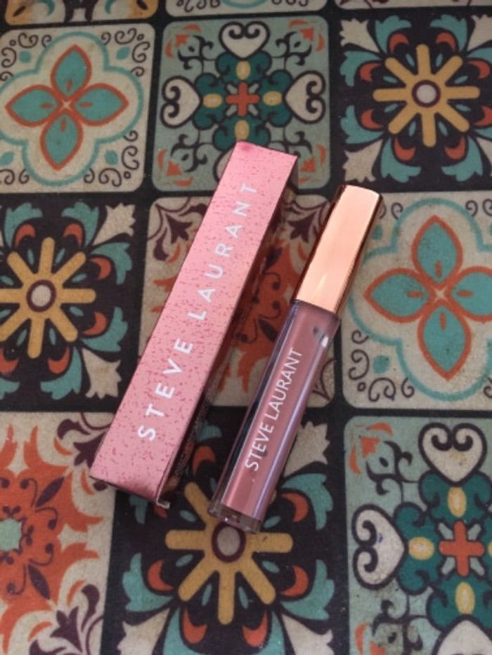 Gloss rose poudré légèrement pailleté neuf