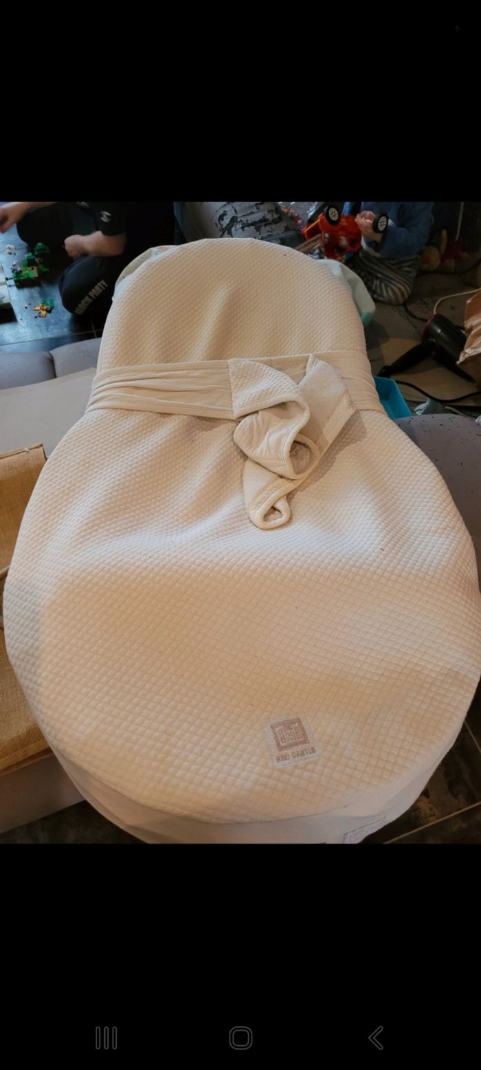 Cocoon baby avec son boudin anticollique