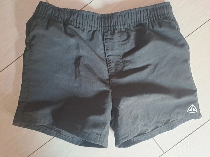 Short de bain 8ans - photo numéro 2
