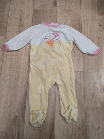 Pyjama/Grenouillère velours jaune 18 Mois