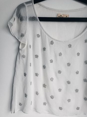 Blouse blanche transparente à fleurs en perles  Hollister  Taille M  En très bon état