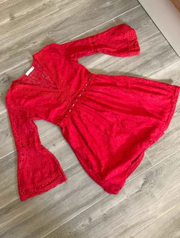 Robe en dentelle rouge ML T.S