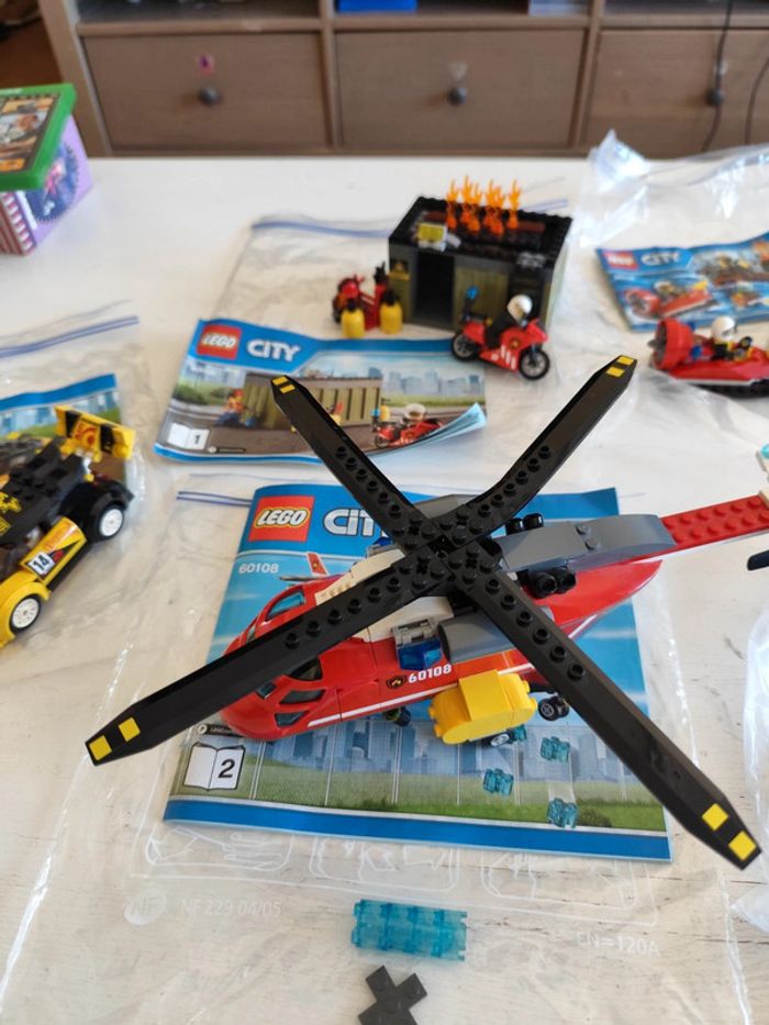 Lot 4 set Lego City 60126, 60106, 60108, 60113. Pompier, police, voiture de course, hélicoptère - photo numéro 2