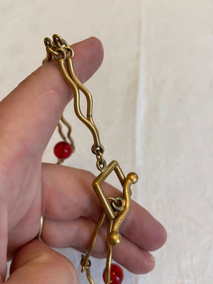 Long sautoir doré et perles résine rouge Biche de Bere - photo numéro 18
