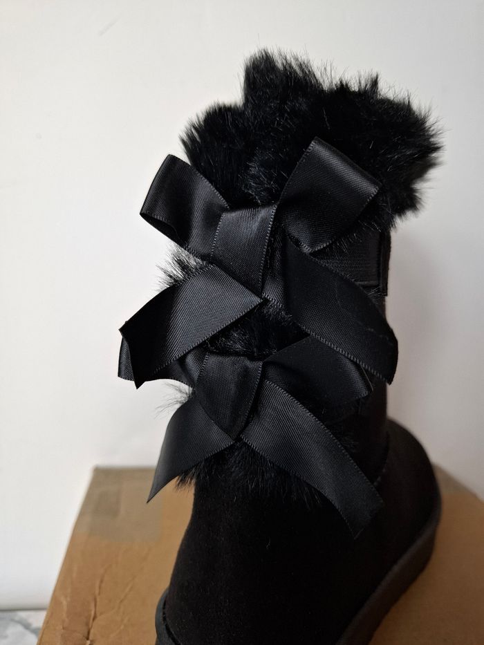 Bottes fourrées noire avec petits nœuds taille 38 - photo numéro 4