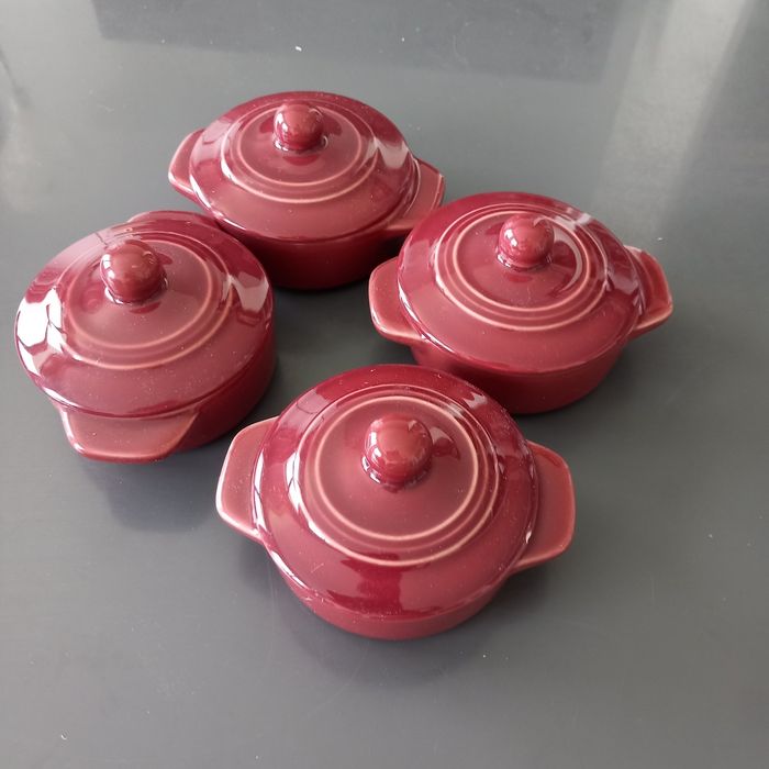 Lot de 4 mini-cocottes couleur bordeaux