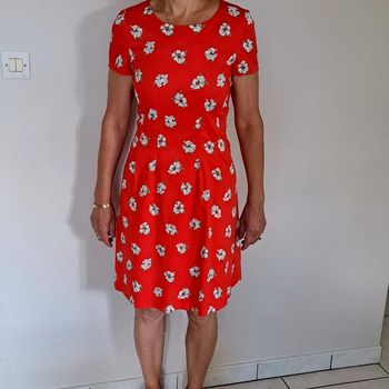 Robe rouge fleurie caroll
