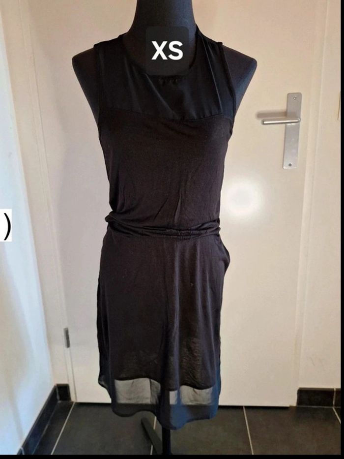 Robe pour femme taille XS Marque H&M très bon état