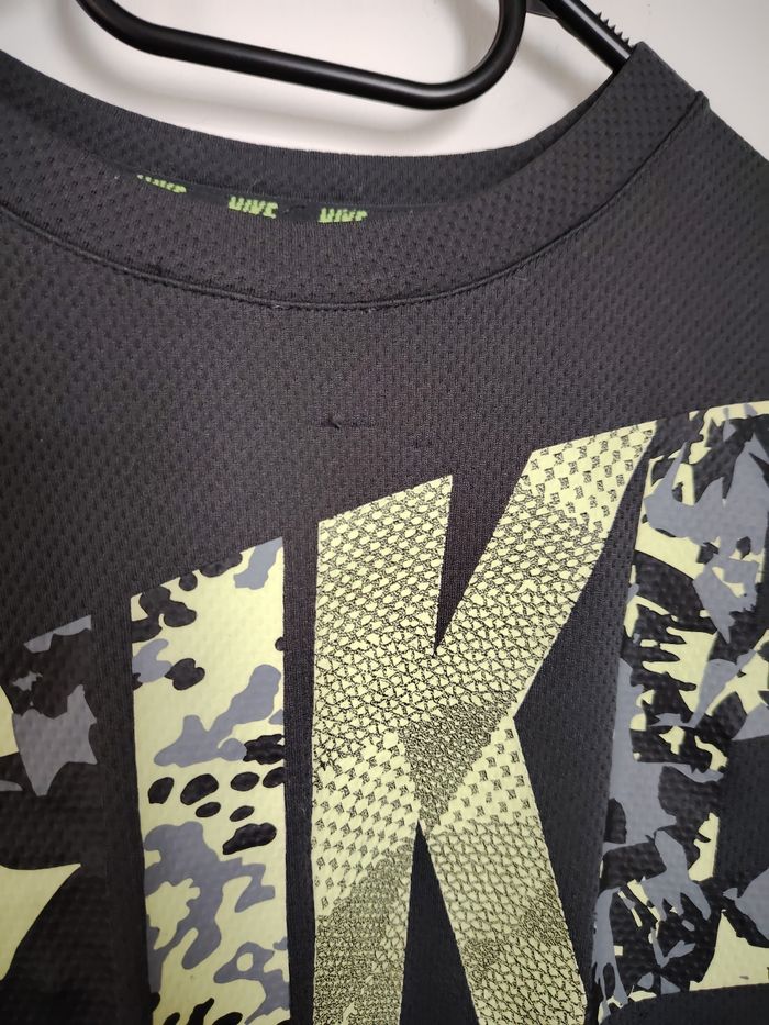 T-shirt Nike taille 12-13 ans gris et vert - photo numéro 1
