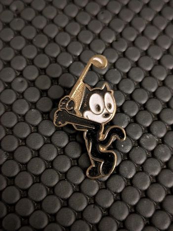 Pin's Félix le chat golf