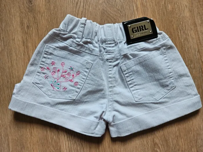 Short fille - photo numéro 2