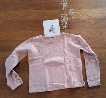 Pull léger rose pale _ 4 ans _ Kiabi  A été recousu au niveau de l'aisselle