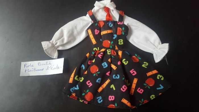 robe Barbie maîtresse d école vintage