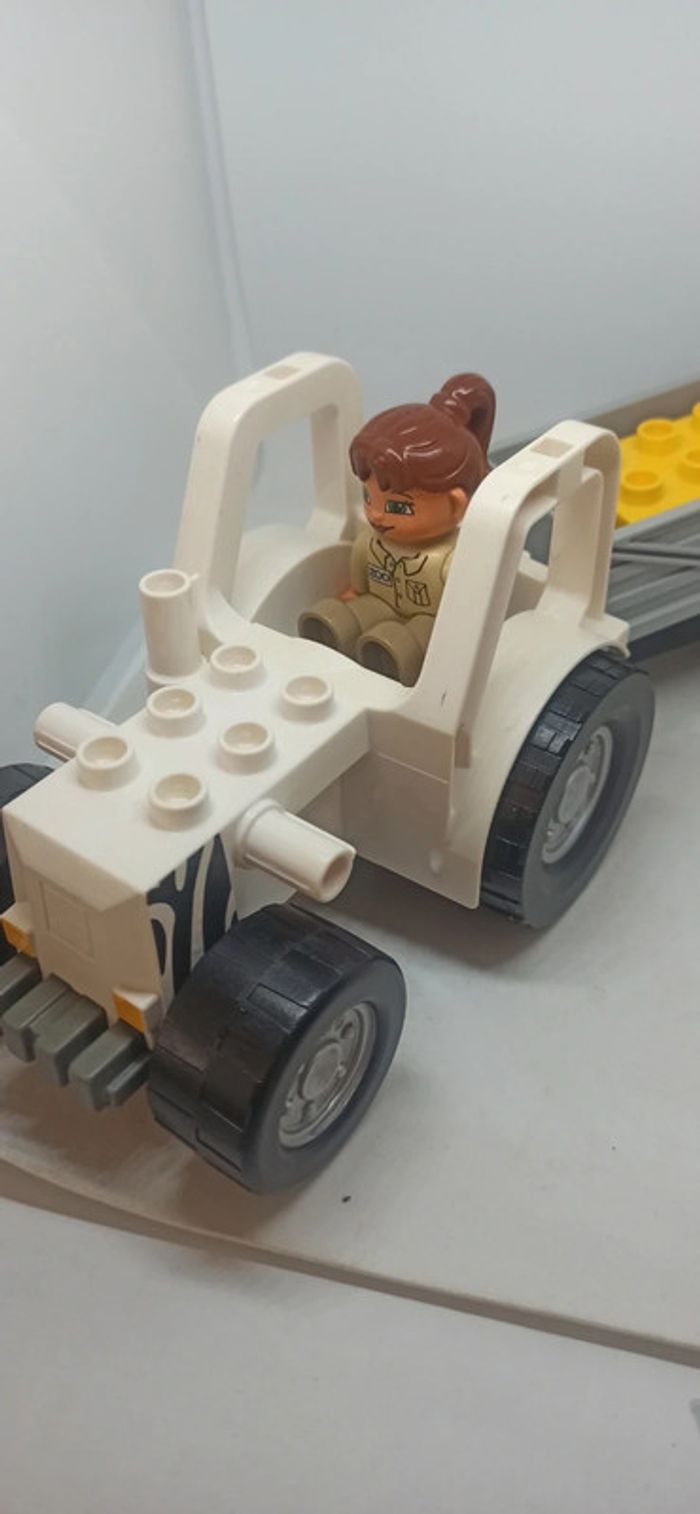 Véhicule tracteur de zoo avec remorque lego duplo - photo numéro 3