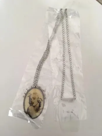 Collier sautoir Marilyn Monroe
