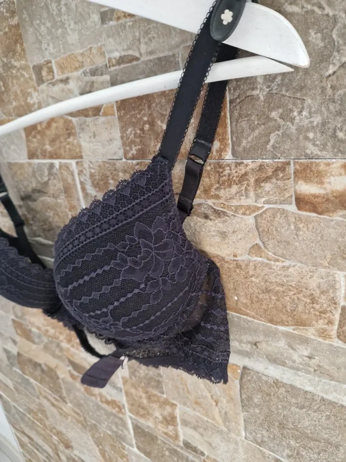 1 soutien-gorge noir taille 95 B marque ETAM - photo numéro 2