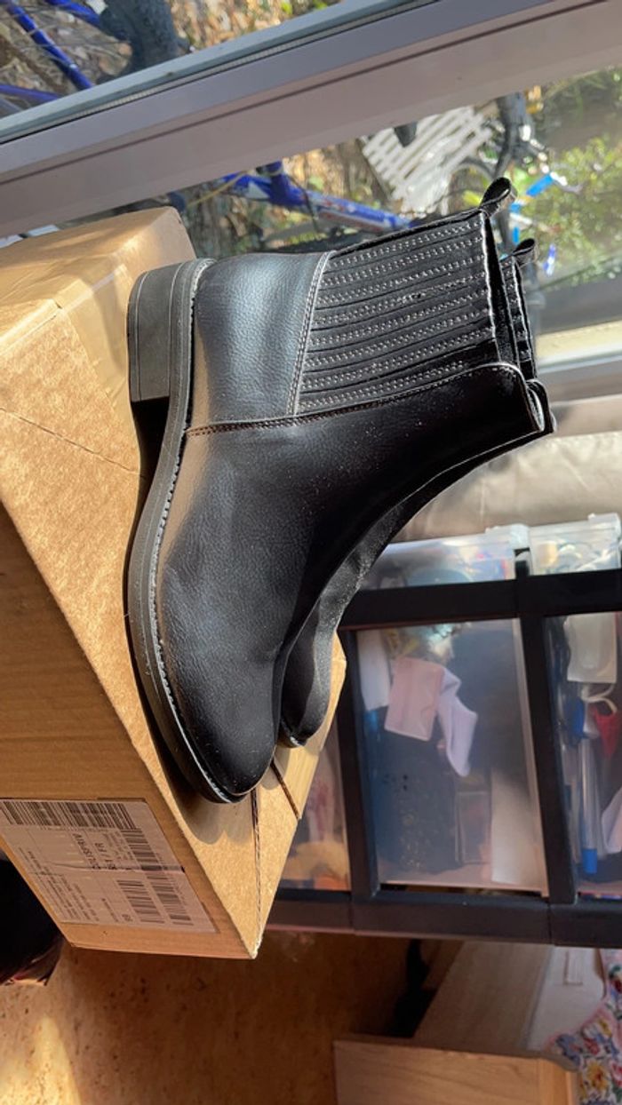 Jolies bottines couleur argentée pointure 38 - photo numéro 4