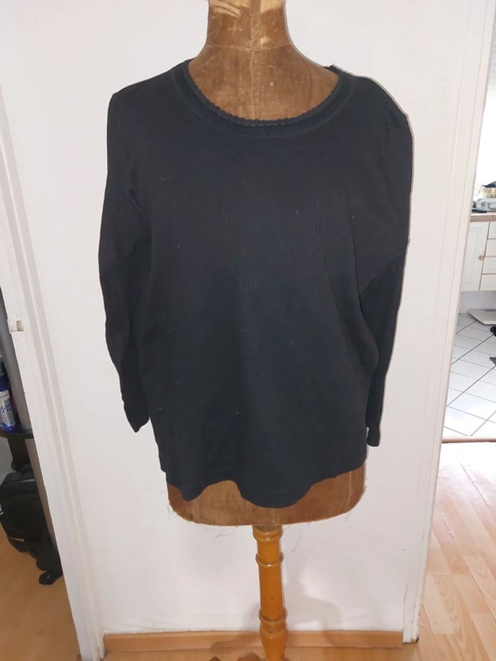 Haut noir - photo numéro 2