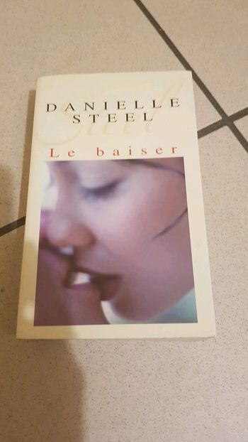 Le baiser Danielle Steel.
