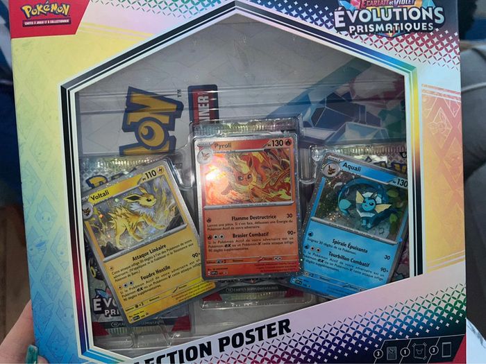 Coffret poster Pokémon évolution prismatique reconditionné 3 boosters et 3 cartes promo - photo numéro 4