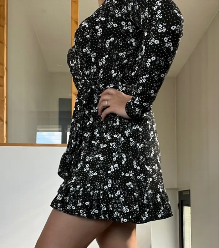 Robe cache coeur fleurs sexy - photo numéro 4