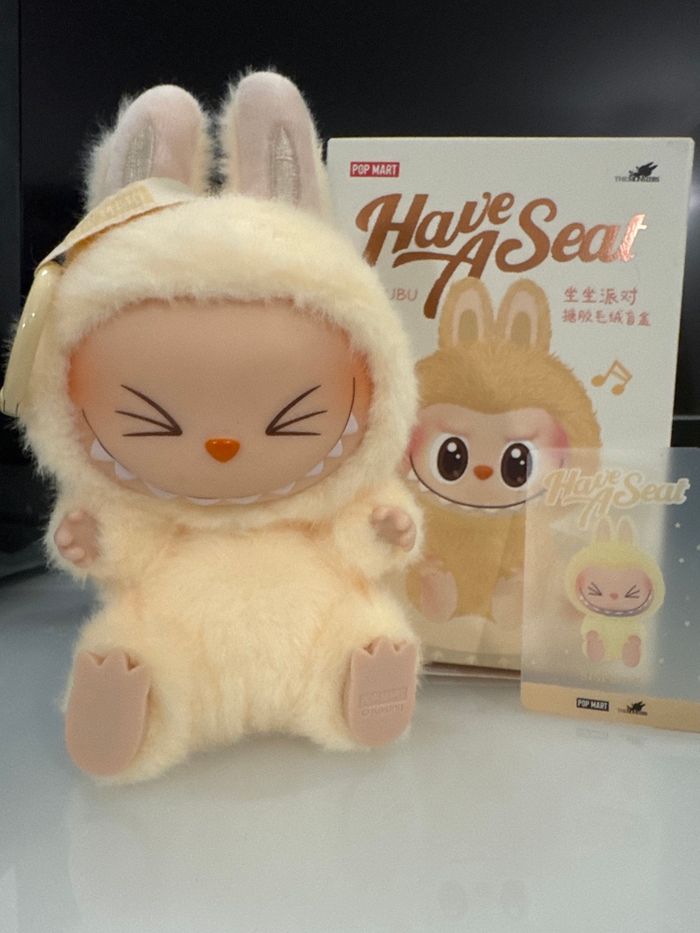 Labubu Have A Seat - Sisi