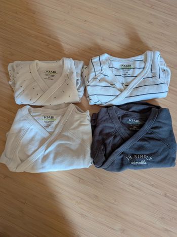 Lot 4 bodies manches courtes