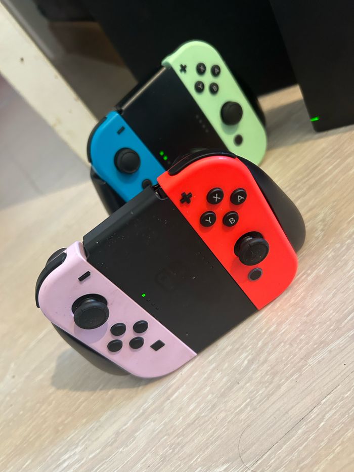 Nintendo switch avec jeu et accessoire - photo numéro 2