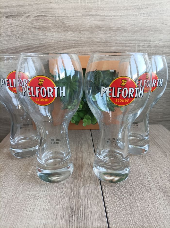 Lot 4 verres pelforth