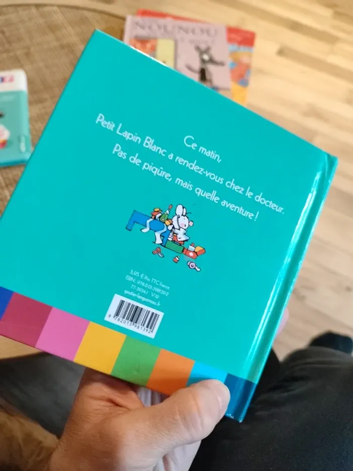 Livre petit lapin blanc - photo numéro 2