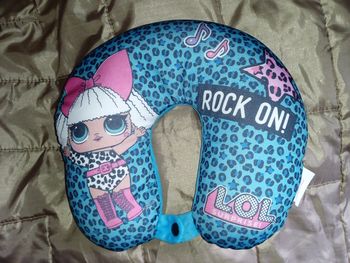 Coussin de tête poupée lol