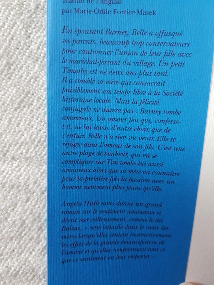 Livre Un fils exemplaire d Angela Huth - photo numéro 2