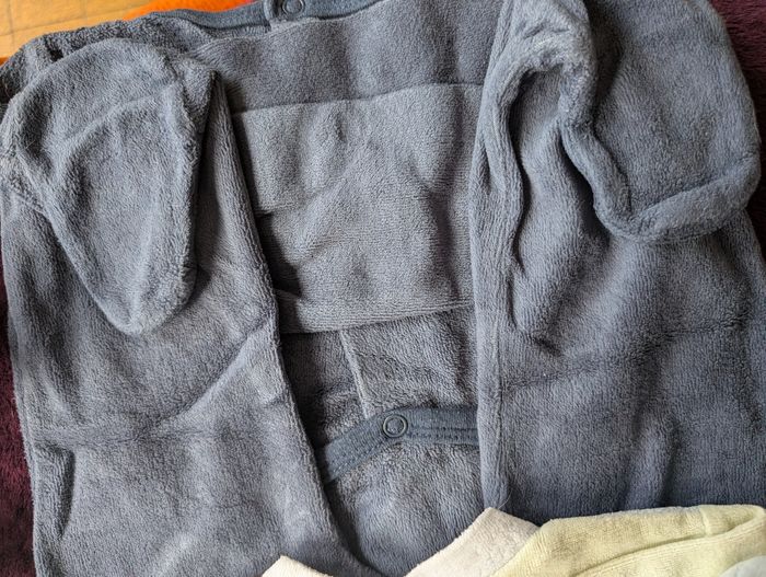 Lot de 4 pyjamas une pièce 18 mois - photo numéro 9