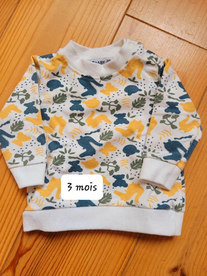 Sweat neuf (3 mois)