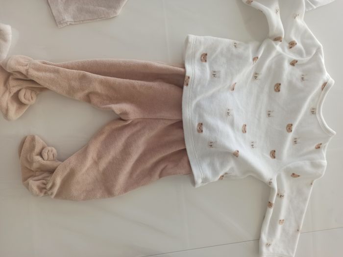 Lot pyjamas bodies 6 mois - photo numéro 3