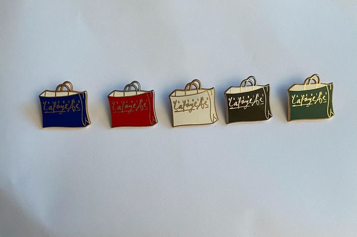 Lot de 5 pins  / pin’s Galeries Lafayette