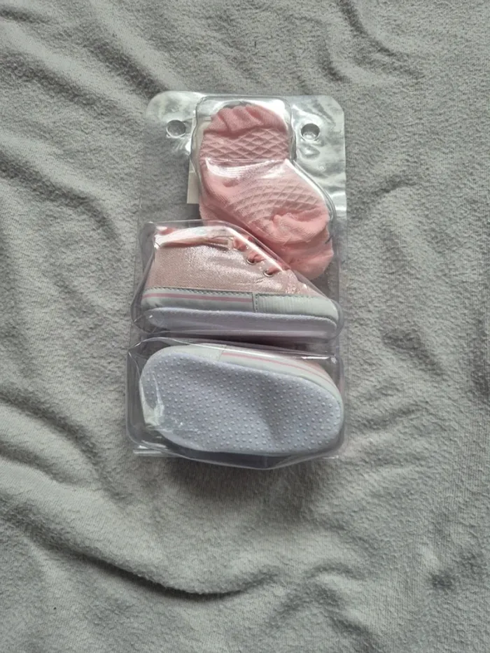 Chaussures bebe neuves 17/18 - photo numéro 4