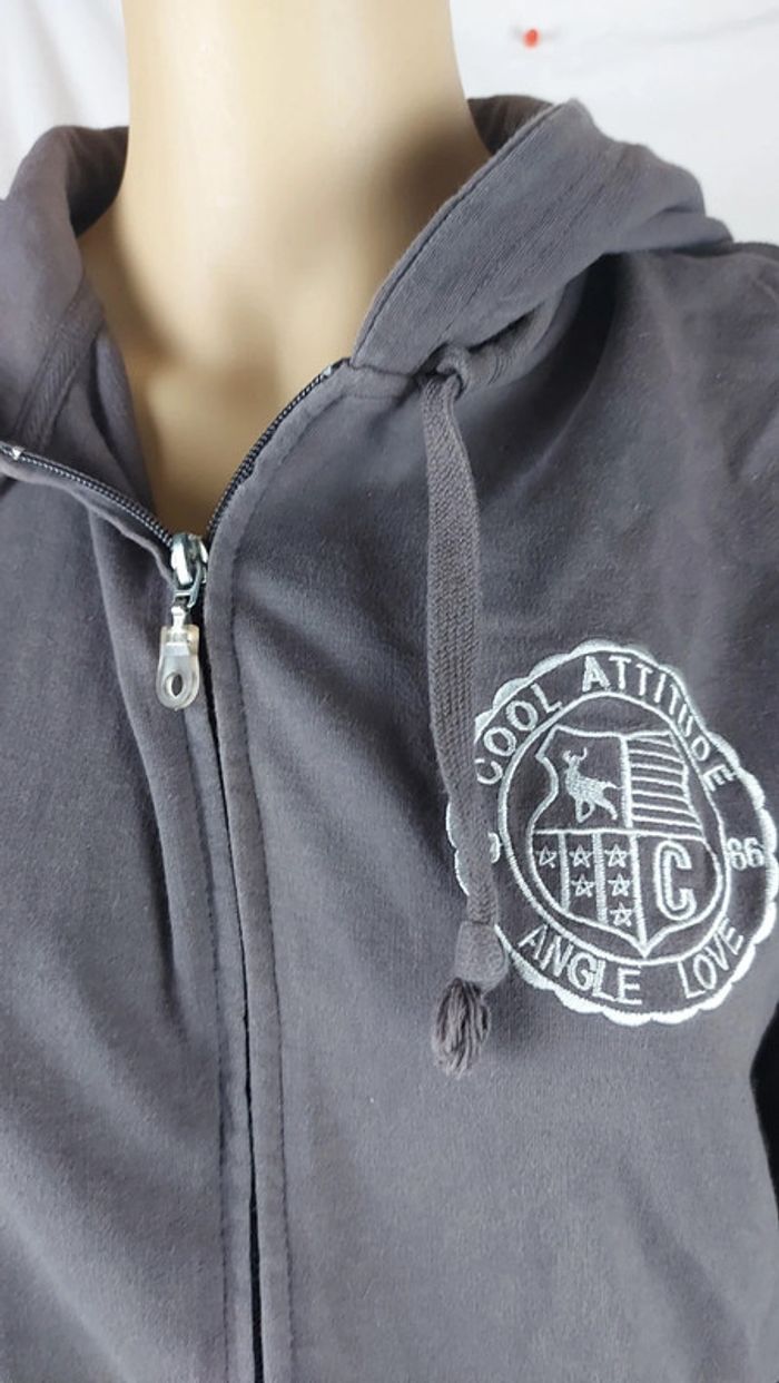 Gilet gris/violet - à capuche - avec inscription dans le dos / coolcat taille M - photo numéro 3