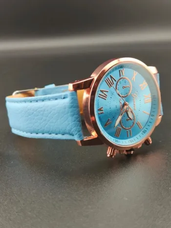 Montre bleue ciel, style vintage rose doré