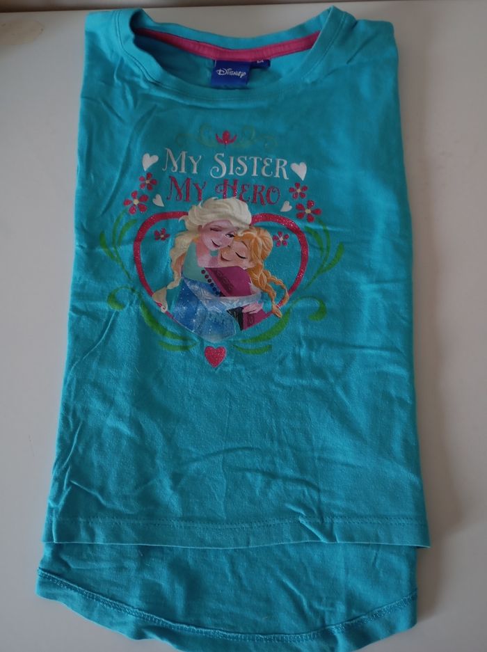 Tee-shirt, 5;ans , manches courtes, coton turquoise ,imprimé ,paillettes , Disney Reine des Neiges. Très bon état - photo numéro 4