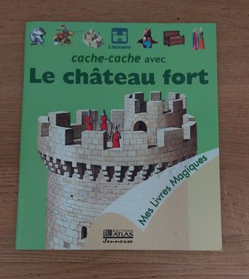 Cache cache avec Le château fort - mes livres magiques