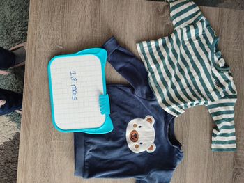 Lot de vêtements pull et tee shirt manche longue bébé 