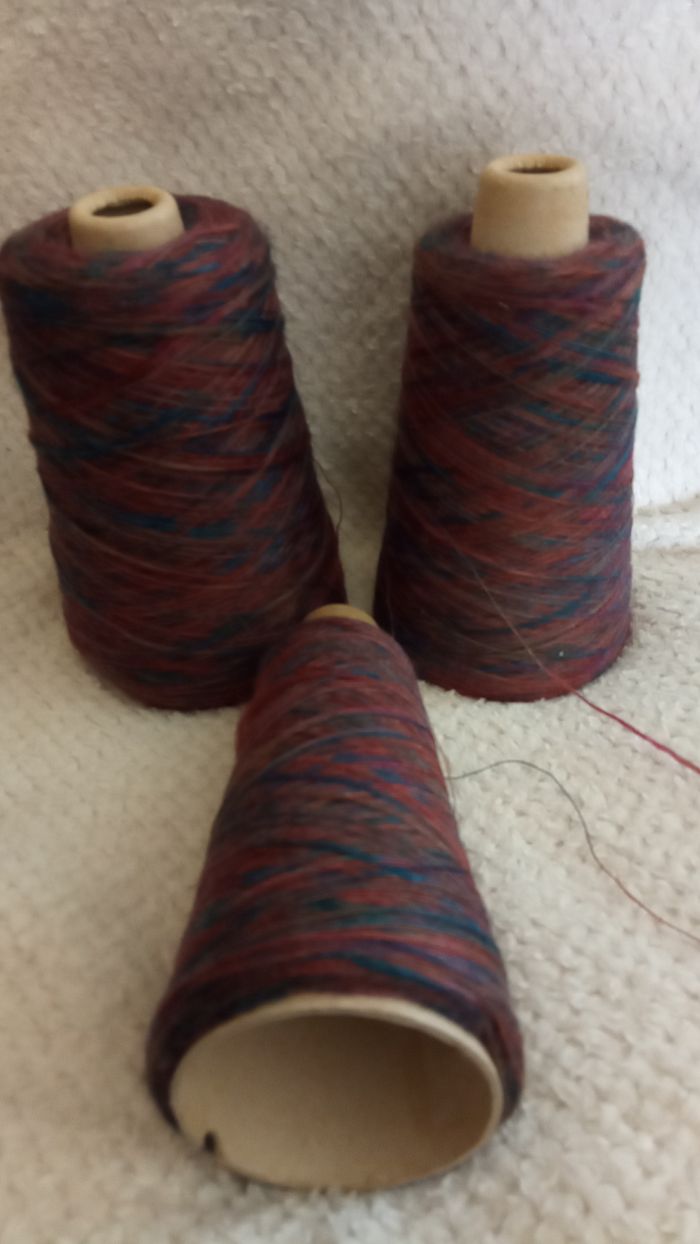 3 petites Bobines de Fil à Tricoter chinées, légèrement méchées (670g)