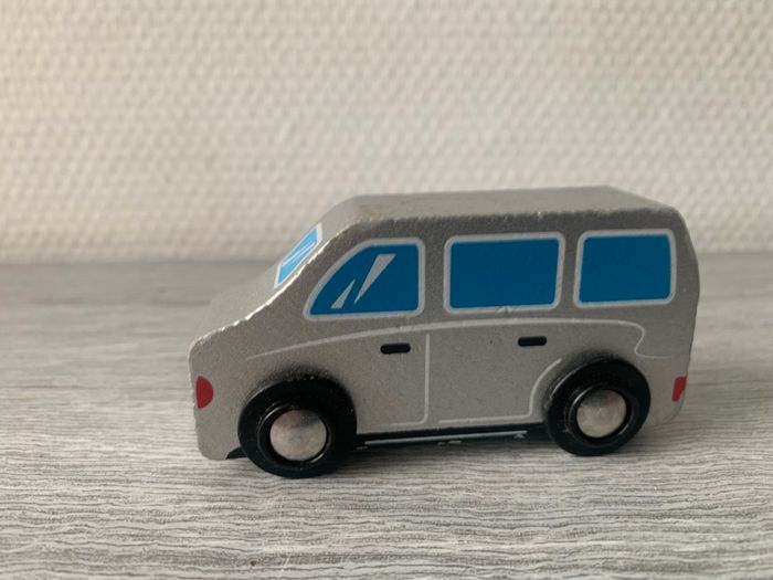 Lot de 4 voitures en bois - photo numéro 7