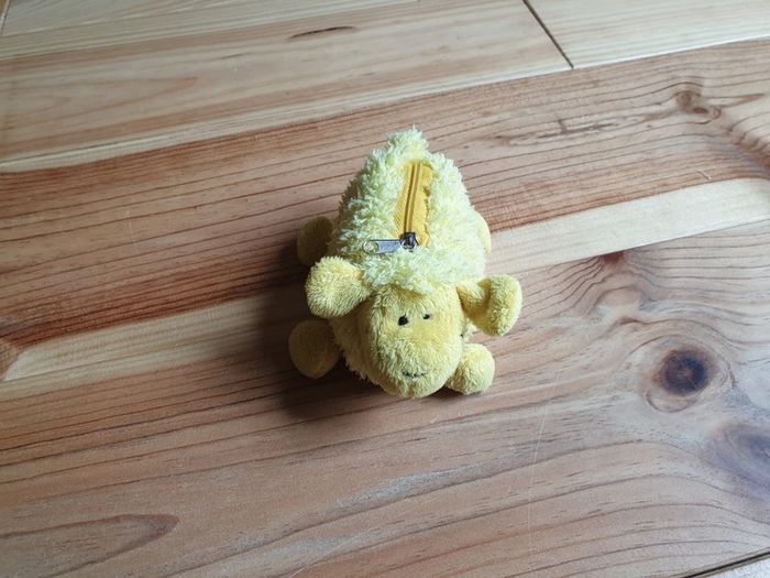 Trousse mouton jaune