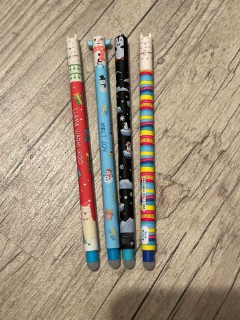4 stylos de Noël hiver bonhomme de neige  pingouin et lama 