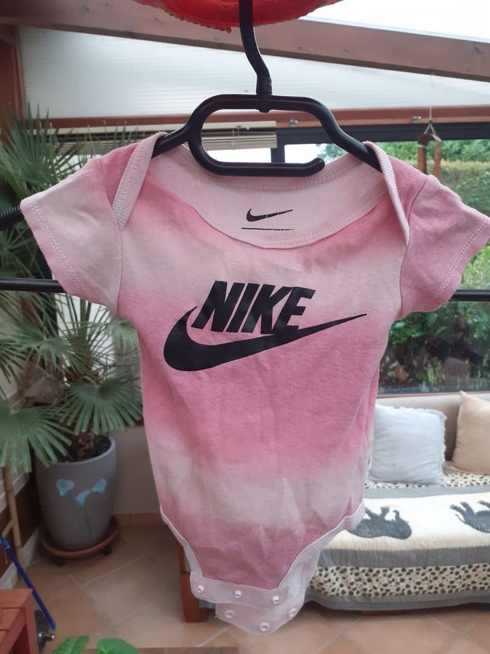 Body Nike 0.6 mois
