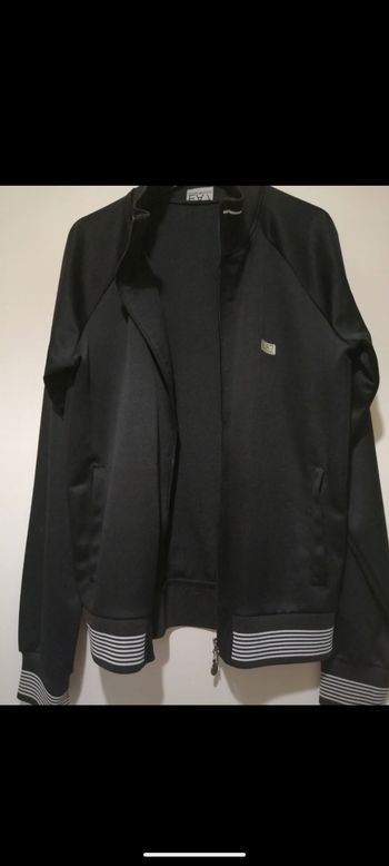 Belle veste  EAZ Emporio Armani noire. Taille M