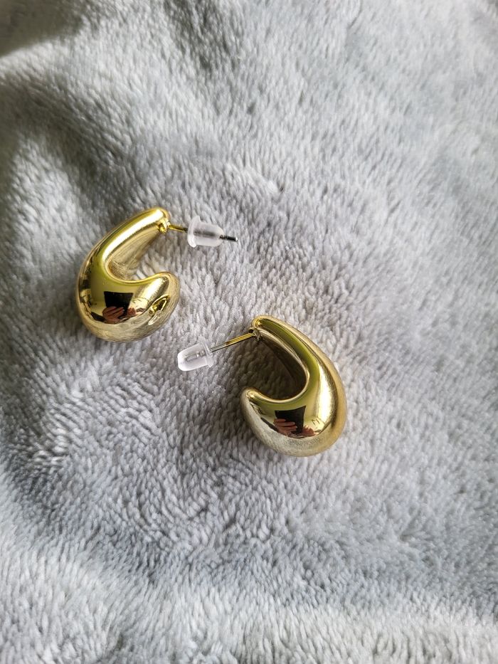 Boucles d'oreilles larmes dorées - photo numéro 3