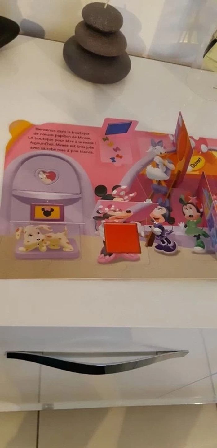 Livre disney Minnie, si jolie en rose! - photo numéro 3